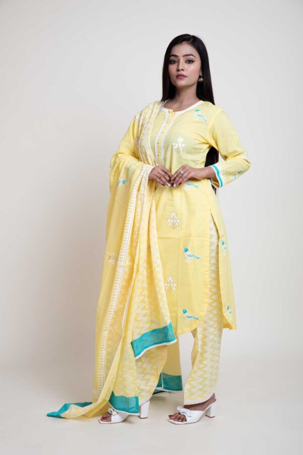 Bird Foil Printed Kurta With Lace Finish. Plazzo and Mulmul Dupatta With Abstract Design Print