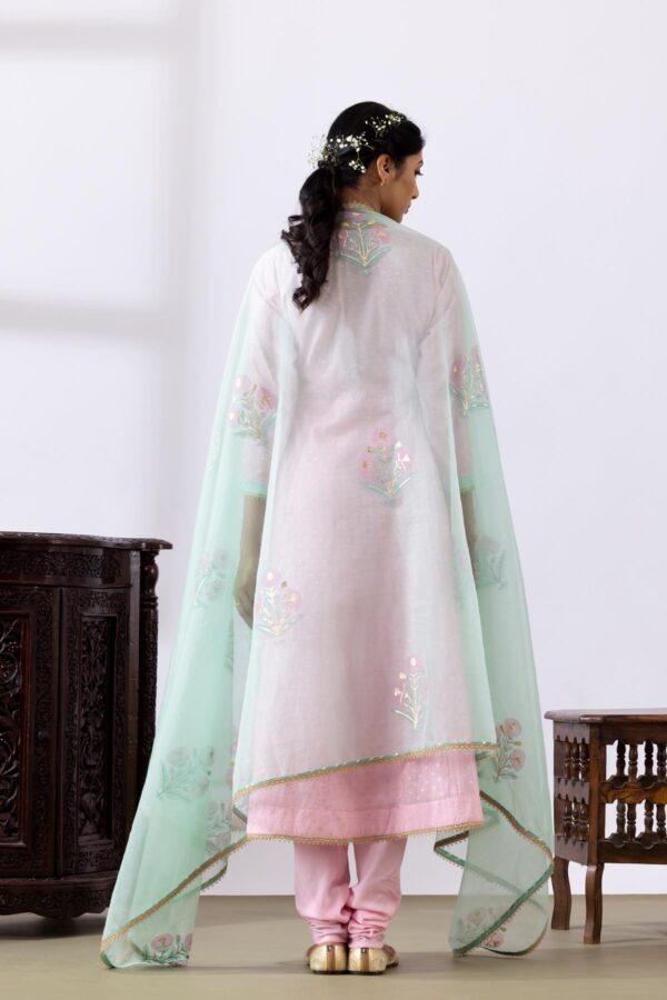 GULMEHER BABY PINK DORI EMBROIDERY BANARASHI CHANDARY STRAIGHT KURTA WITH PLAZZO SET OF 3