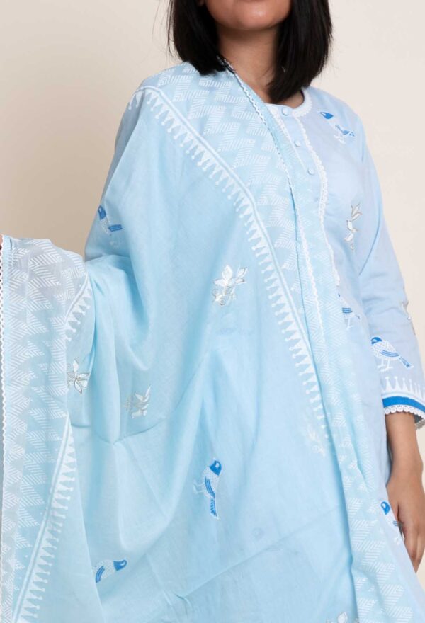 Bird Foil Printed Kurta With Lace Finish. Plazzo and Mulmul Dupatta With Abstract Design Print