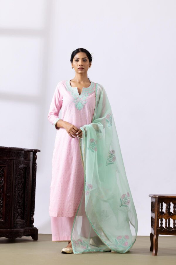 GULMEHER BABY PINK DORI EMBROIDERY BANARASHI CHANDARY STRAIGHT KURTA WITH PLAZZO SET OF 3