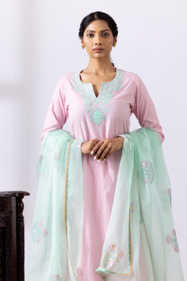 GULMEHER BABY PINK DORI EMBROIDERY BANARASHI CHANDARY STRAIGHT KURTA WITH PLAZZO SET OF 3