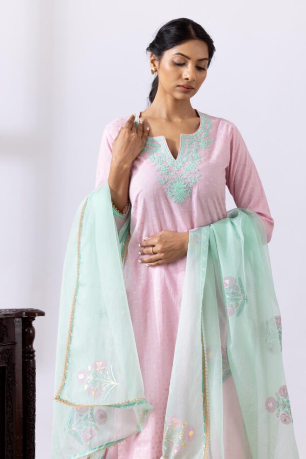 GULMEHER BABY PINK DORI EMBROIDERY BANARASHI CHANDARY STRAIGHT KURTA WITH PLAZZO SET OF 3