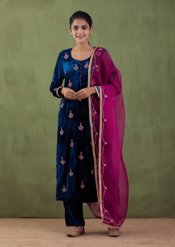 Sunehri Embroidered- Velvet Straight Zardosi Work Kurta Set With Gotta Work Organga Dupatta