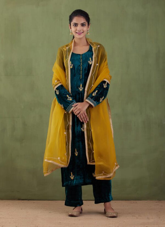 Sunehri Embroidered- Velvet Straight Zardosi Work Kurta Set With Gotta Work Organga Dupatta