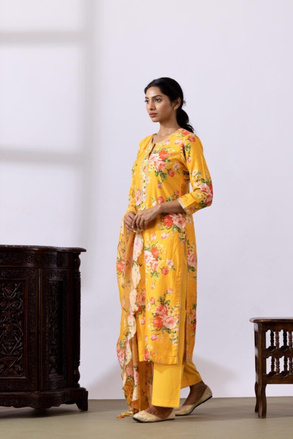 GULMEHER MUSTERED YELLOW DIGITAL PRINT CHANDARY KURTA SET OF 3