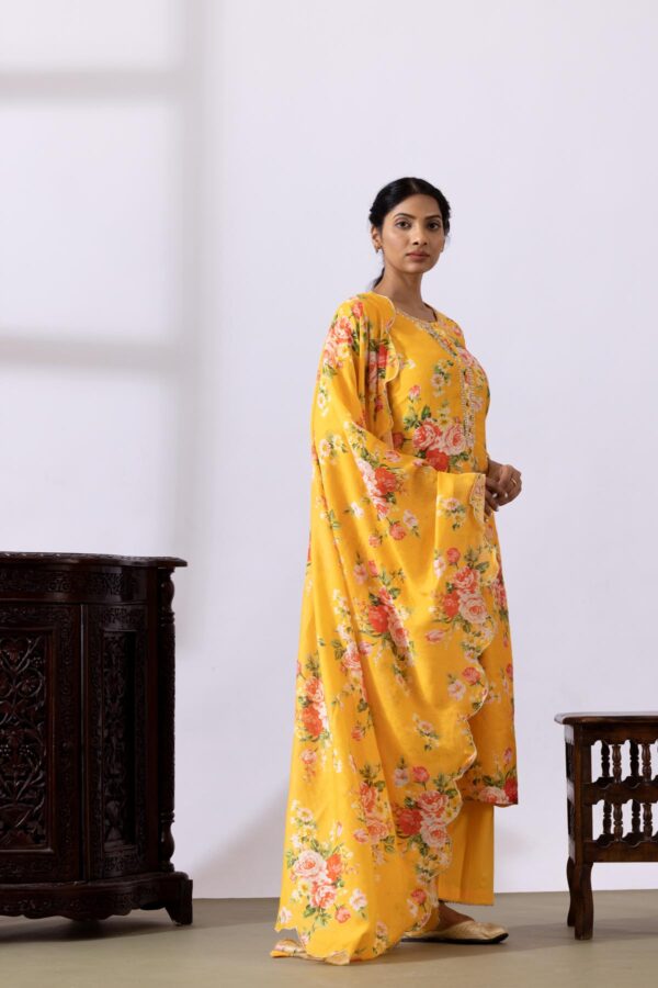 GULMEHER MUSTERED YELLOW DIGITAL PRINT CHANDARY KURTA SET OF 3