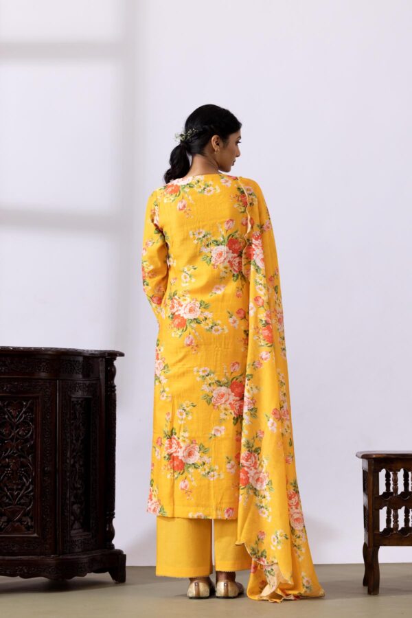 GULMEHER MUSTERED YELLOW DIGITAL PRINT CHANDARY KURTA SET OF 3