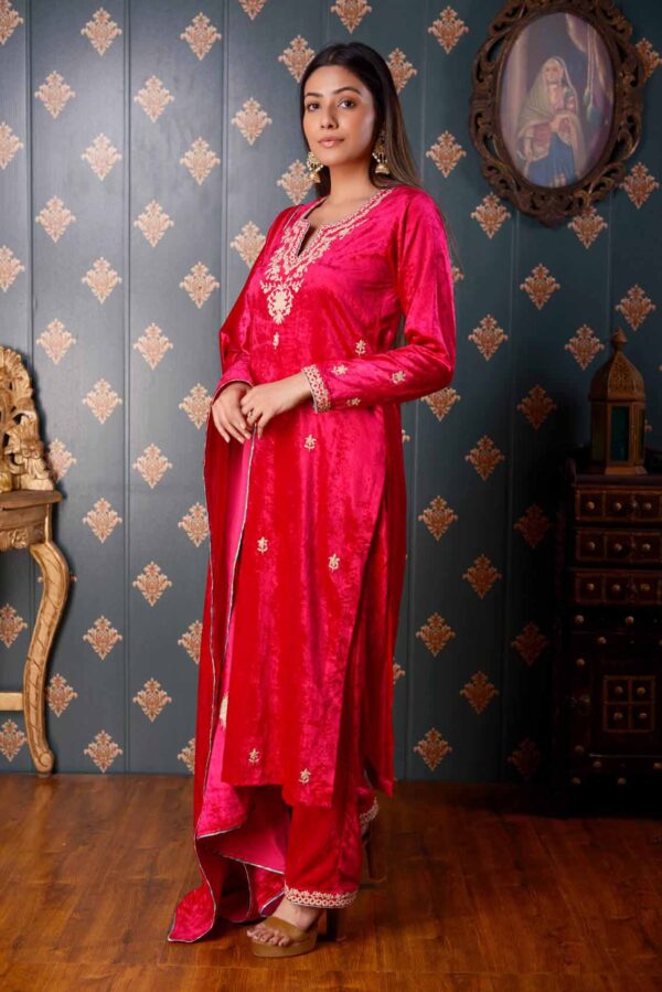 Jashan Ari Embroidery Rani Velvet Kurta Set