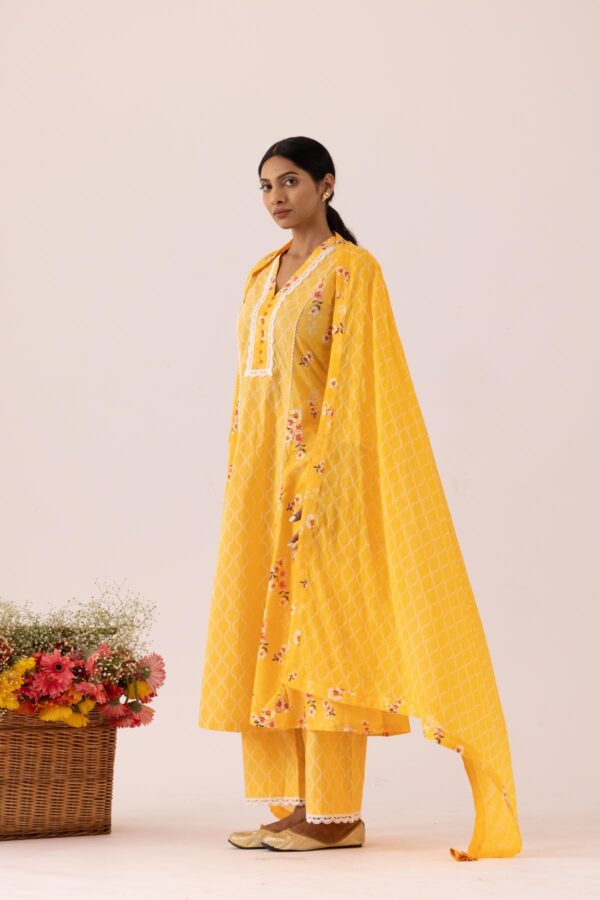 GULMEHER MUSTERED YELLOW DIGITAL PRINT COTTON A-LINE KURTA WITH PLAZZO SET OF 3