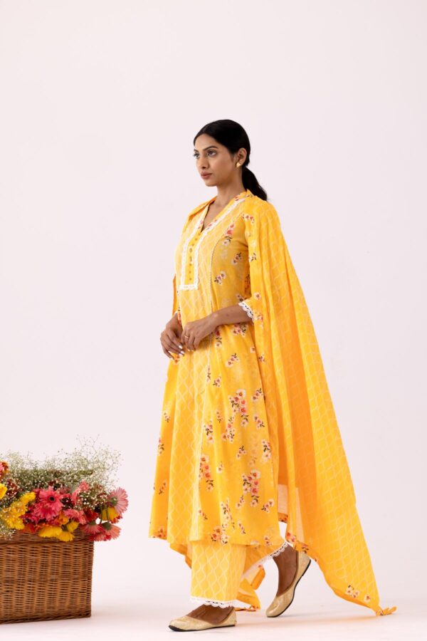 GULMEHER MUSTERED YELLOW DIGITAL PRINT COTTON A-LINE KURTA WITH PLAZZO SET OF 3