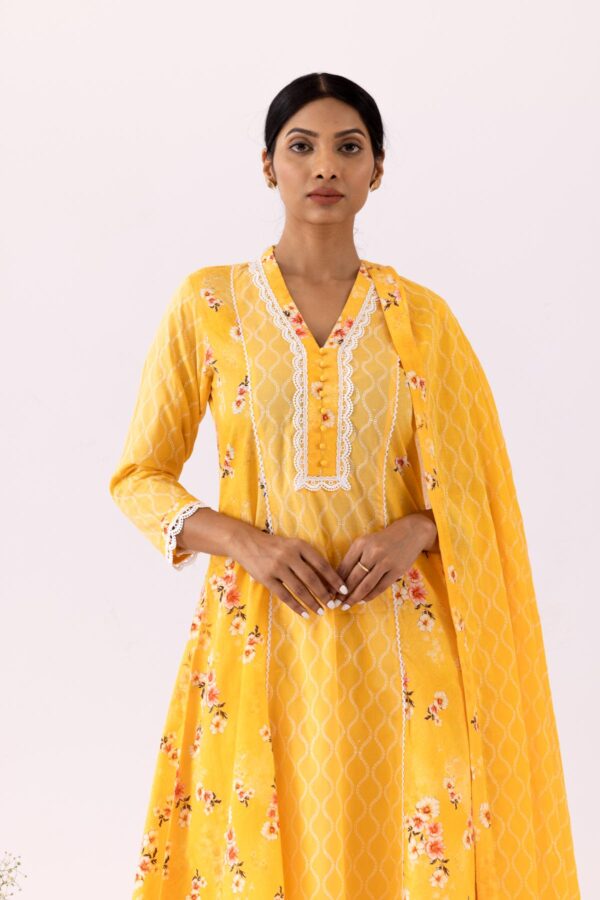 GULMEHER MUSTERED YELLOW DIGITAL PRINT COTTON A-LINE KURTA WITH PLAZZO SET OF 3