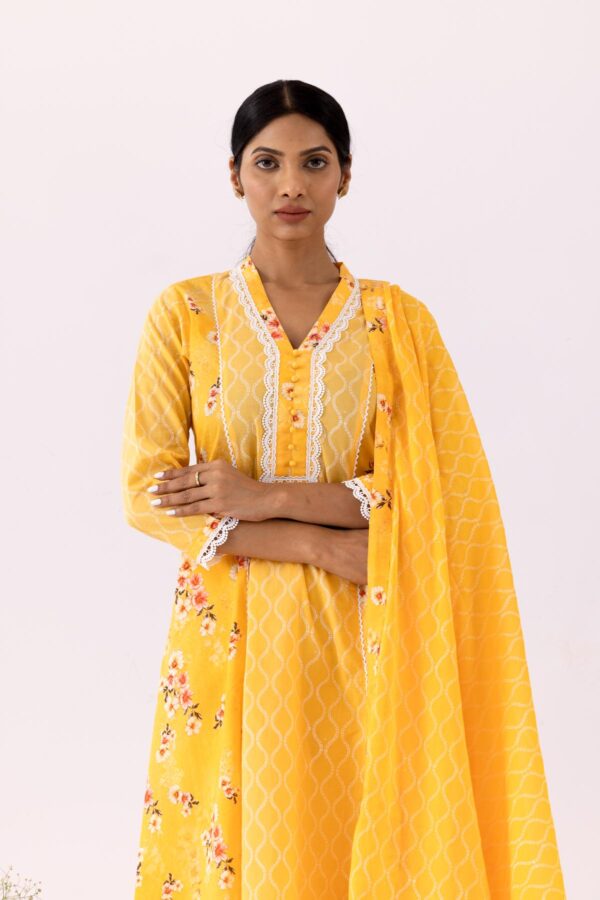 GULMEHER MUSTERED YELLOW DIGITAL PRINT COTTON A-LINE KURTA WITH PLAZZO SET OF 3