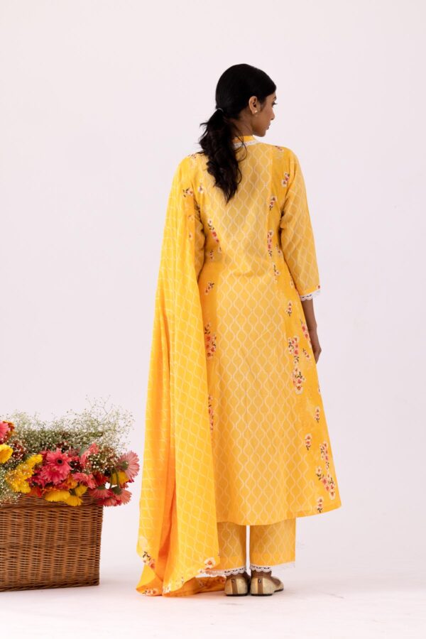 GULMEHER MUSTERED YELLOW DIGITAL PRINT COTTON A-LINE KURTA WITH PLAZZO SET OF 3