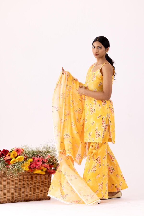 GULMEHER MUSTERED YELLOW DIGITAL PRINT COTTON GARARA SET OF 3