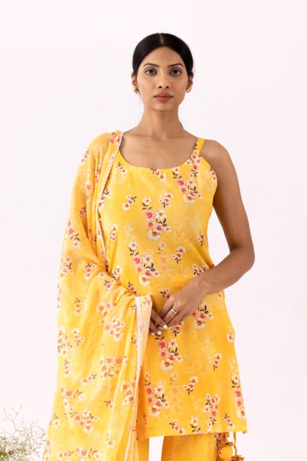 GULMEHER MUSTERED YELLOW DIGITAL PRINT COTTON GARARA SET OF 3