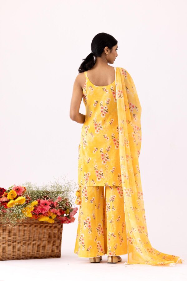 GULMEHER MUSTERED YELLOW DIGITAL PRINT COTTON GARARA SET OF 3