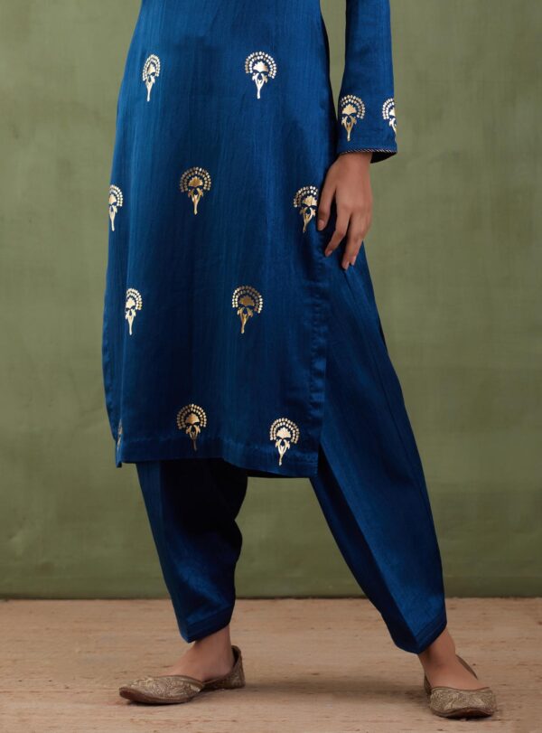 Sunehri Foil-Foil Printed Mashru Straight Kurta and Salwa