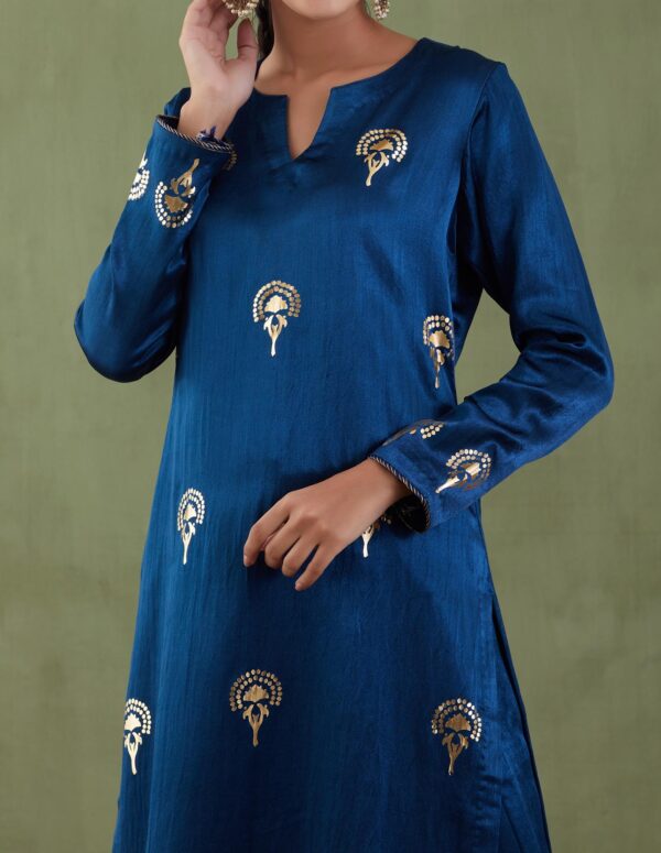 Sunehri Foil-Foil Printed Mashru Straight Kurta and Salwa