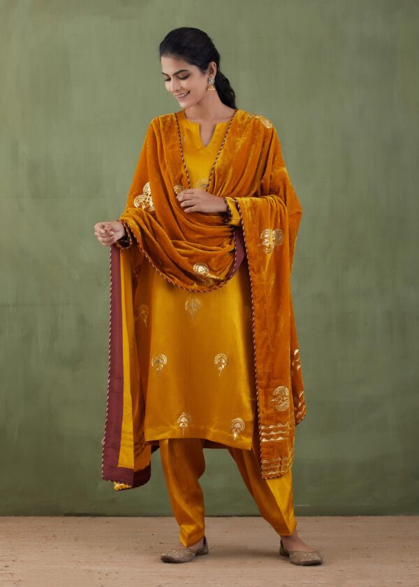 Sunehri Foil-Foil Printed Mashru Straight Kurta Set With Velvet Shawl