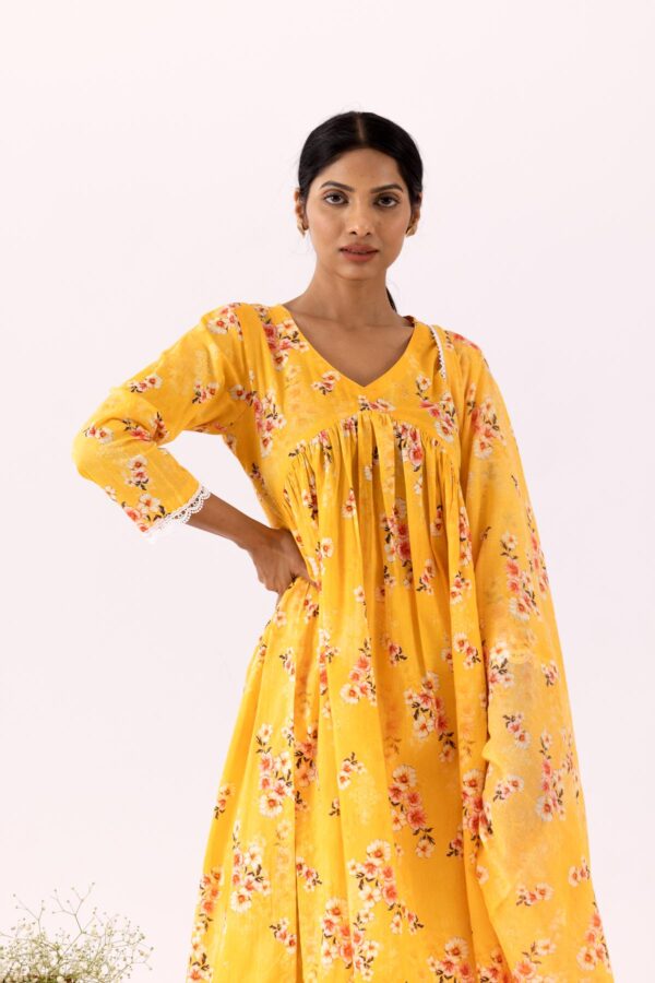 GULMEHER MUSTERED YELLOW DIGITAL PRINT COTTON STRAIGHT KURTA WITH PLAZZO SET OF 3