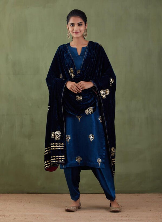 Sunehri Foil-Foil Printed Mashru Straight Kurta Set With Velvet Shawl