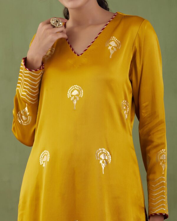 Sunehri Foil-Mashru Straight Kurta and Palazzo