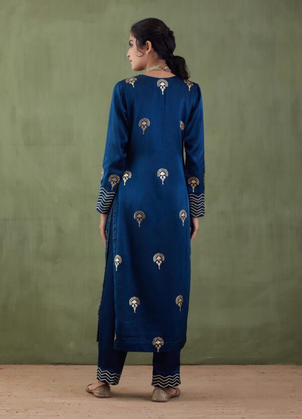 Sunehri Foil-Mashru Straight Kurta Set With Velvet Shawl