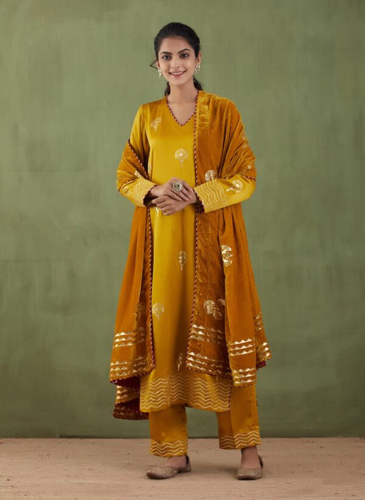 Sunehri Foil-Mashru Straight Kurta Set With Velvet Shawl