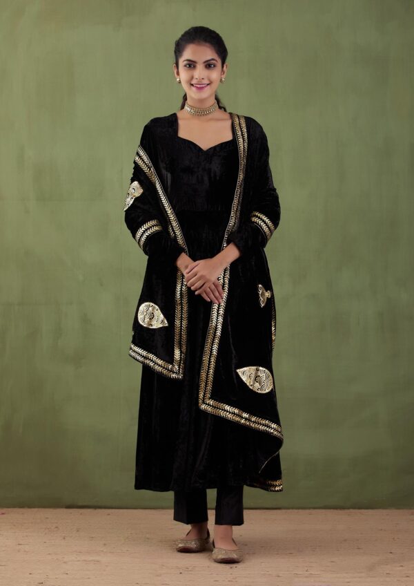 Sunehri Foil-Velvet Anarkali Set With Foil Printed Velvet Shawl