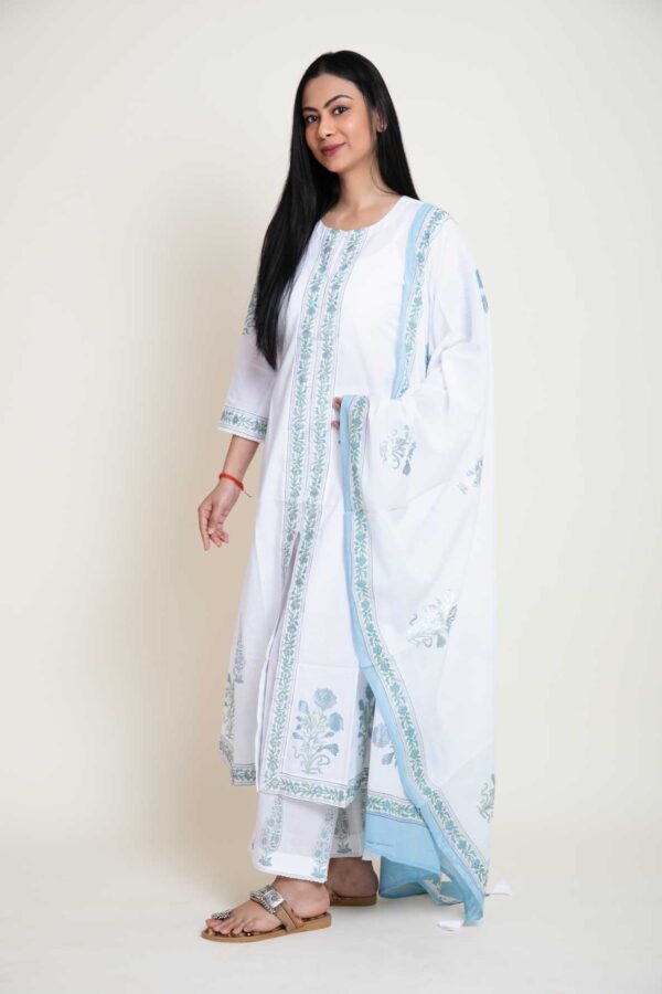 Mughal Design Foil Printed Aline Kurta With Lace Finish. Plazzo and Mulmul Dupatta With Mughal Design Foil Print