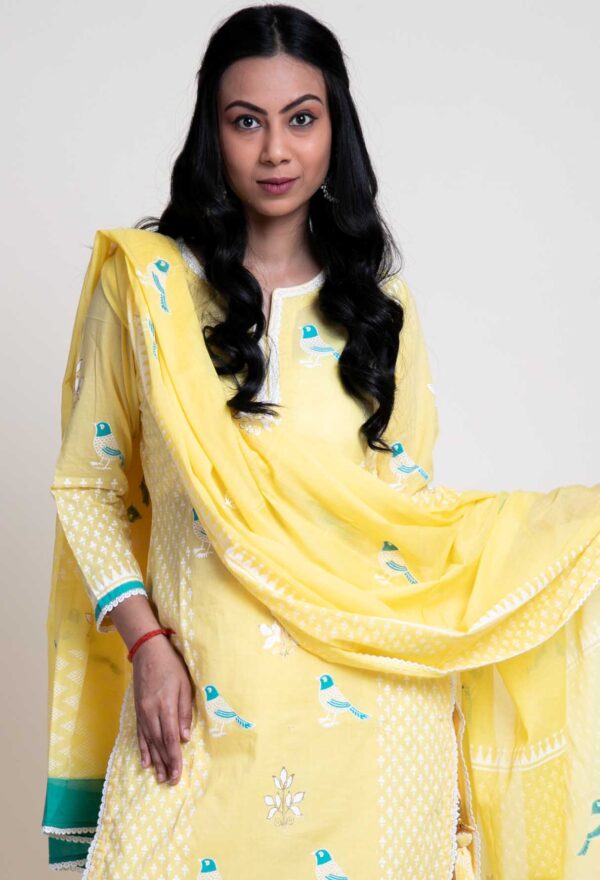 Bird Foil Printed Kurta With Lace Finish. Abstract Print Garara and Mulmul Dupatta With Lace Finish