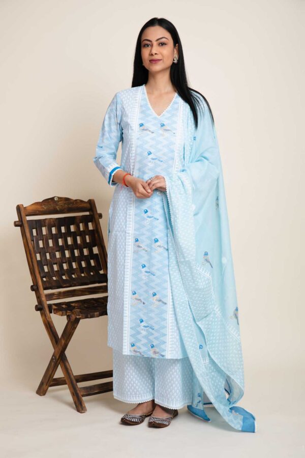 Bird Foil Printed Kurta With Lace Finish. Plazzo and Mulmul Dupatta With Abstract Design Print