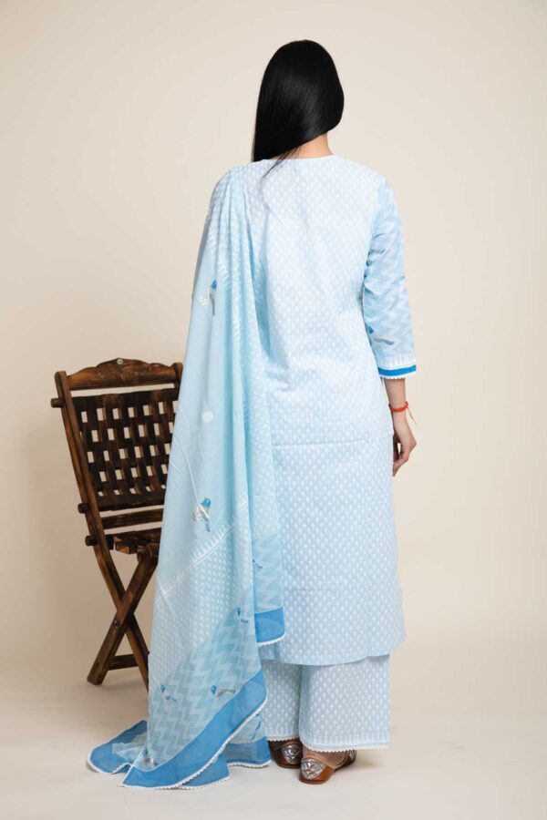 Bird Foil Printed Kurta With Lace Finish. Plazzo and Mulmul Dupatta With Abstract Design Print