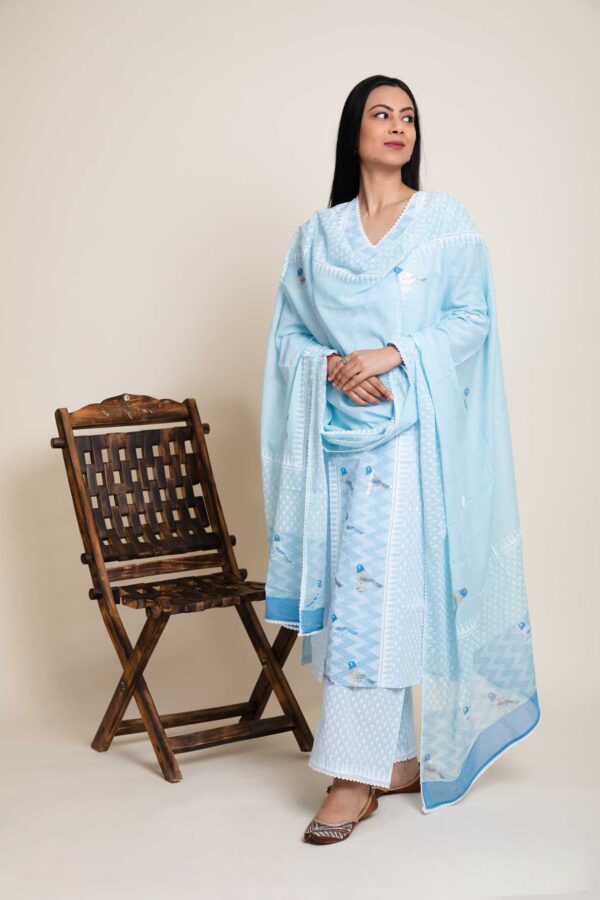 Bird Foil Printed Kurta With Lace Finish. Plazzo and Mulmul Dupatta With Abstract Design Print