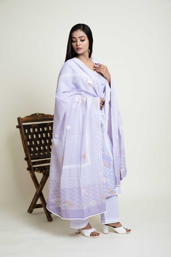 Bird Foil Printed Kurta With Lace Finish. Plazzo and Mulmul Dupatta With Abstract Design Print