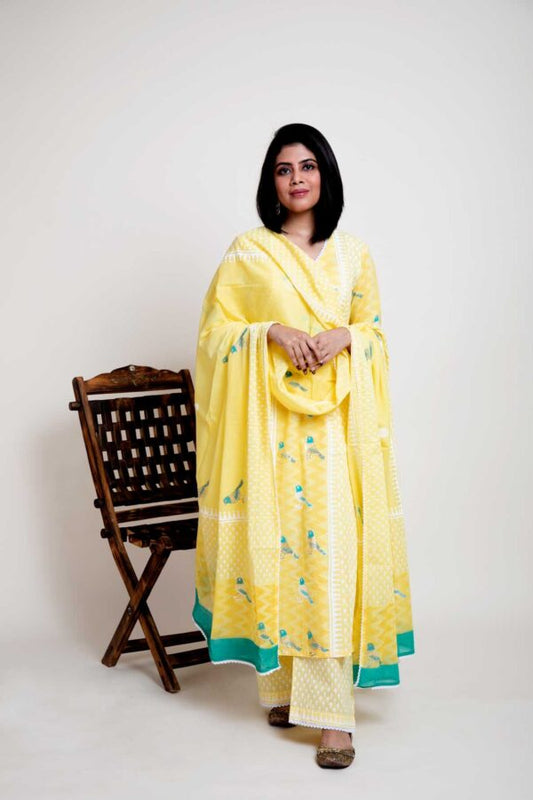 Bird Foil Printed Kurta With Lace Finish. Plazzo and Mulmul Dupatta With Abstract Design Print